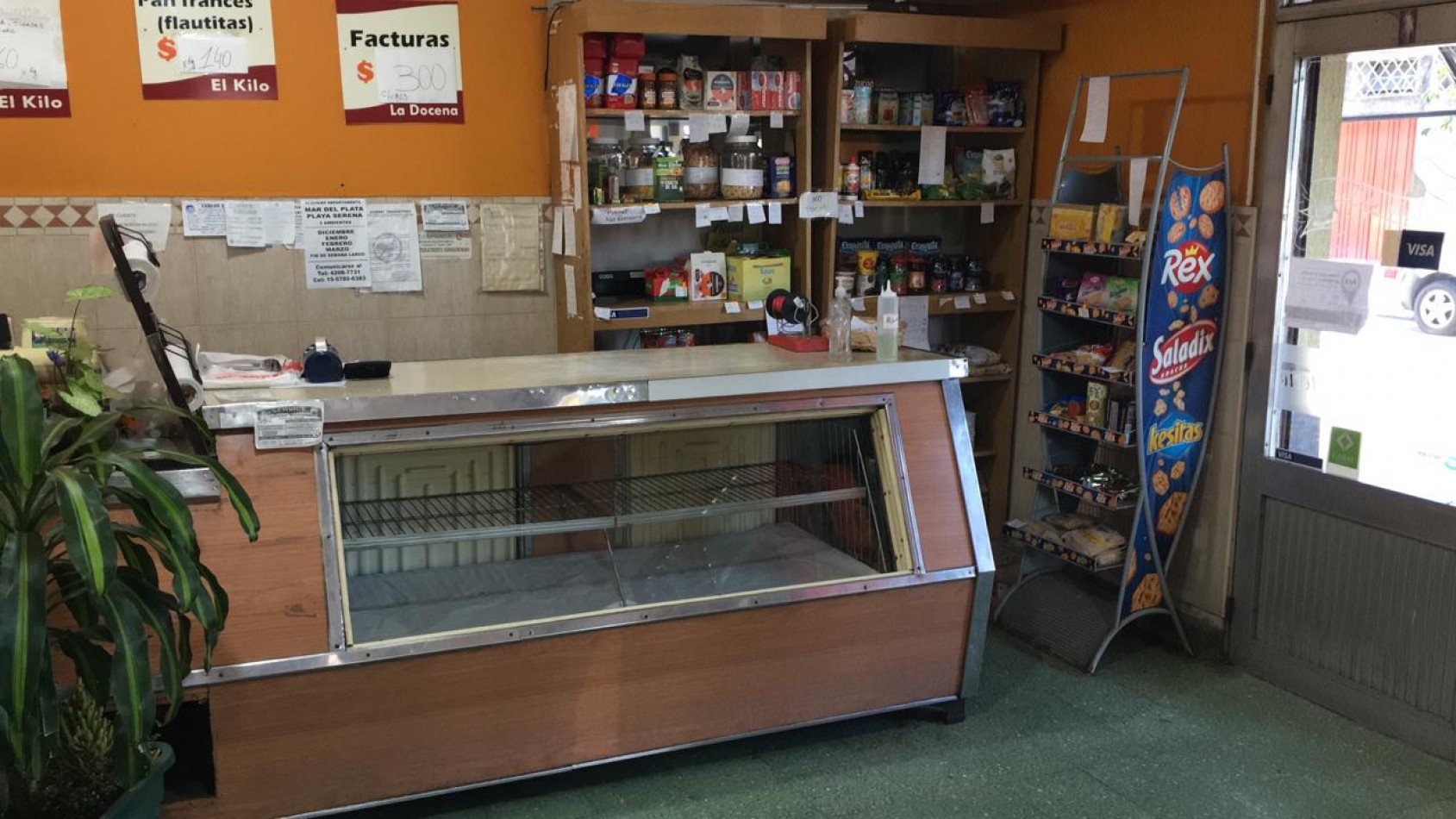 VENTA FONDO DE COMERCIO - PANADERIA CON MAS DE 50 ANOS DE TRAYECTORIA - COLOMBIA ESQ. STGO. PLAULL