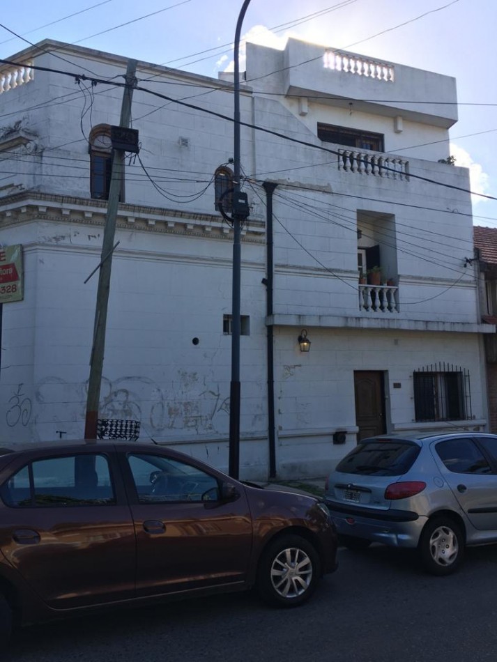 PH TIPO CASA EN TRES NIVELES - IDEAL DOS FAMILIAS - SEGUROLA ESQ. EVA PERON - LANUS OESTE