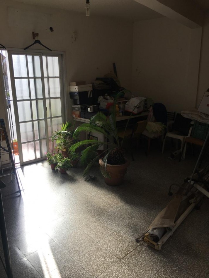 PH TIPO CASA EN TRES NIVELES - IDEAL DOS FAMILIAS - SEGUROLA ESQ. EVA PERON - LANUS OESTE