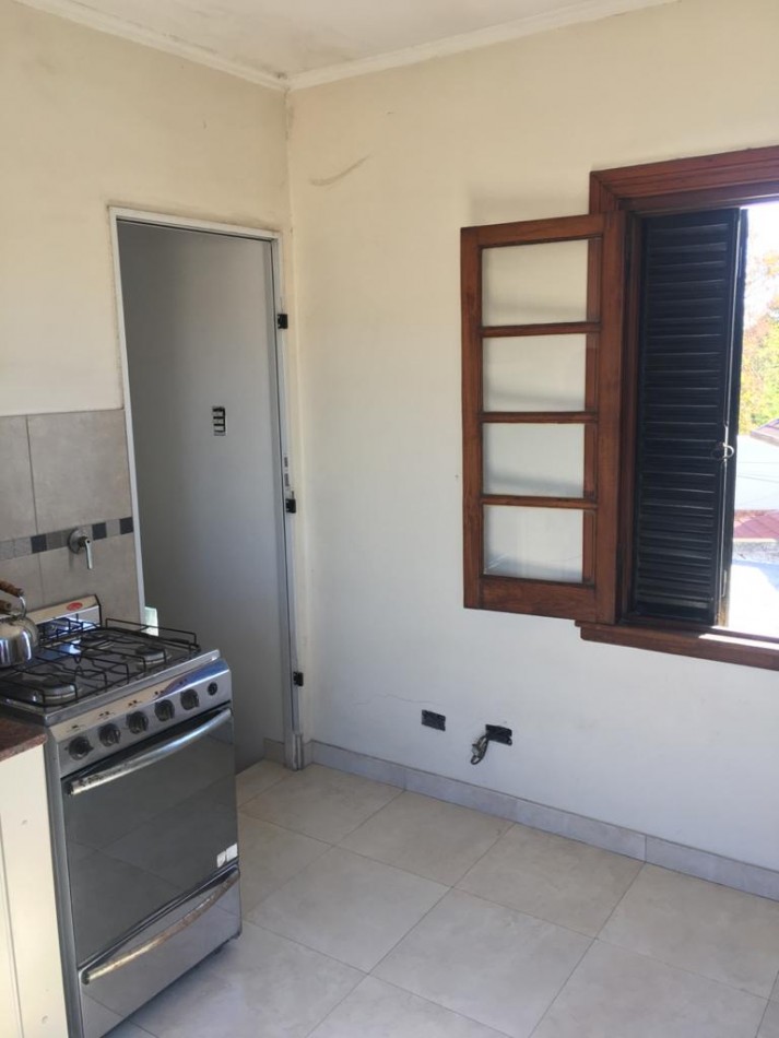 PH TIPO CASA EN TRES NIVELES - IDEAL DOS FAMILIAS - SEGUROLA ESQ. EVA PERON - LANUS OESTE