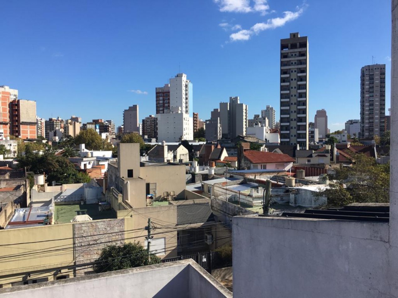 PH TIPO CASA EN TRES NIVELES - IDEAL DOS FAMILIAS - SEGUROLA ESQ. EVA PERON - LANUS OESTE