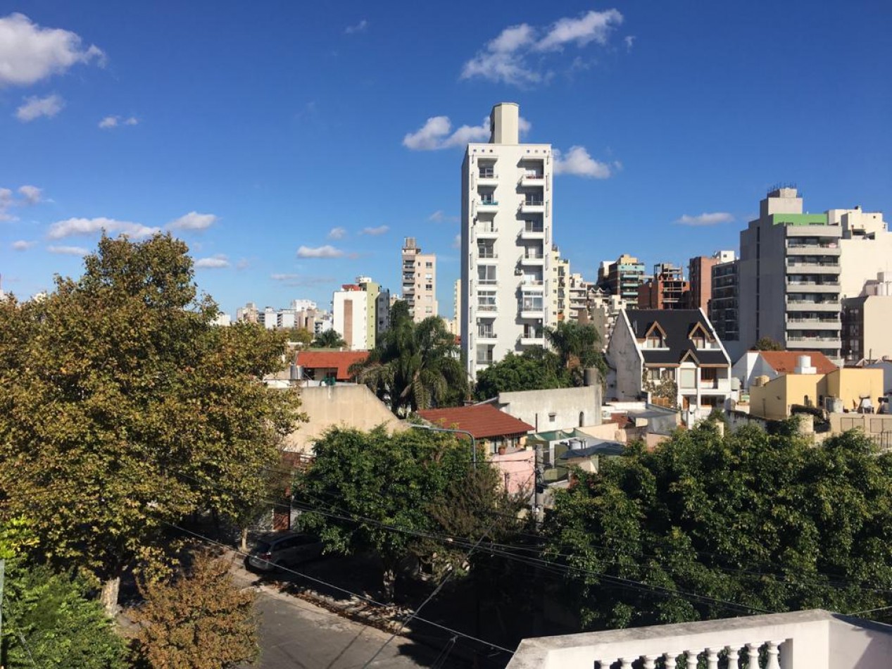 PH TIPO CASA EN TRES NIVELES - IDEAL DOS FAMILIAS - SEGUROLA ESQ. EVA PERON - LANUS OESTE