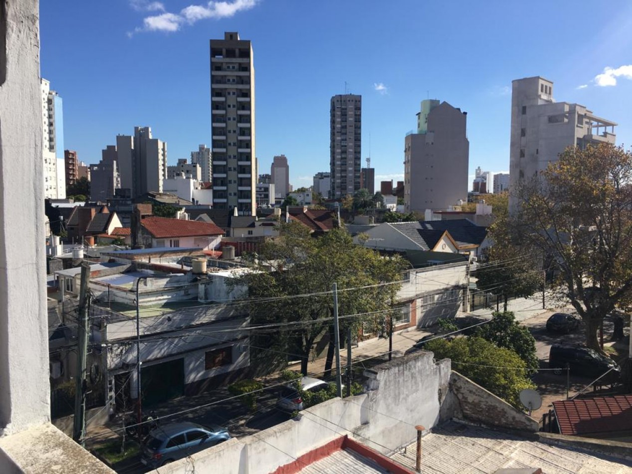 PH TIPO CASA EN TRES NIVELES - IDEAL DOS FAMILIAS - SEGUROLA ESQ. EVA PERON - LANUS OESTE