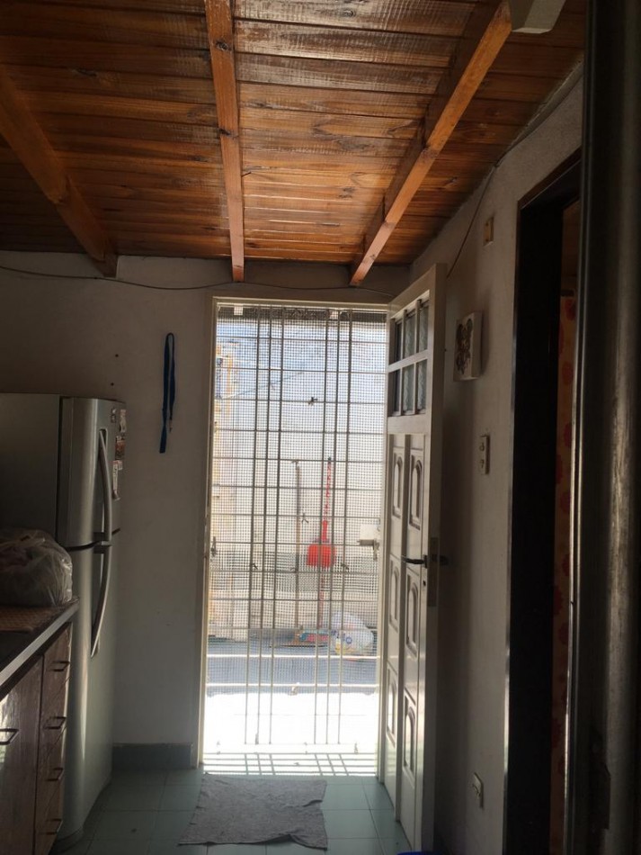 AMPLIA CASA CON DOBLE GARAGE + DPTO 2AMB. C/PATIO + MONO AMBIENTE EN PLANTA ALTA