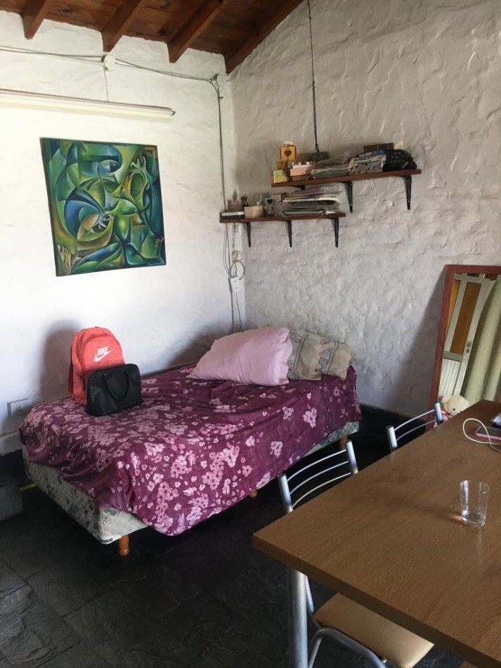 AMPLIA CASA CON DOBLE GARAGE + DPTO 2AMB. C/PATIO + MONO AMBIENTE EN PLANTA ALTA