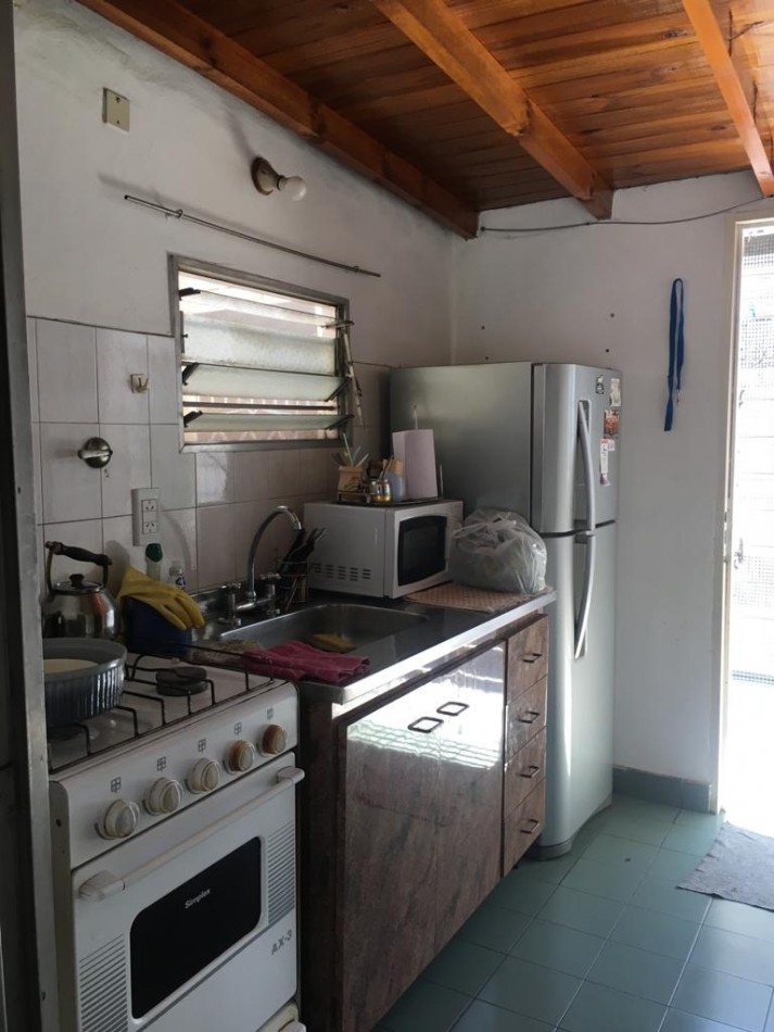AMPLIA CASA CON DOBLE GARAGE + DPTO 2AMB. C/PATIO + MONO AMBIENTE EN PLANTA ALTA