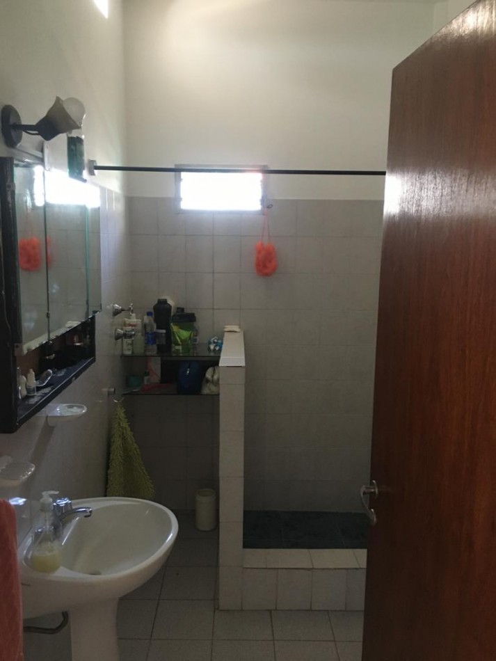 AMPLIA CASA CON DOBLE GARAGE + DPTO 2AMB. C/PATIO + MONO AMBIENTE EN PLANTA ALTA