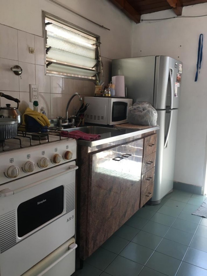 AMPLIA CASA CON DOBLE GARAGE + DPTO 2AMB. C/PATIO + MONO AMBIENTE EN PLANTA ALTA
