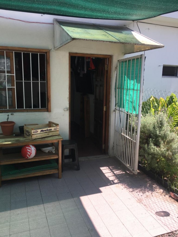 AMPLIA CASA CON DOBLE GARAGE + DPTO 2AMB. C/PATIO + MONO AMBIENTE EN PLANTA ALTA