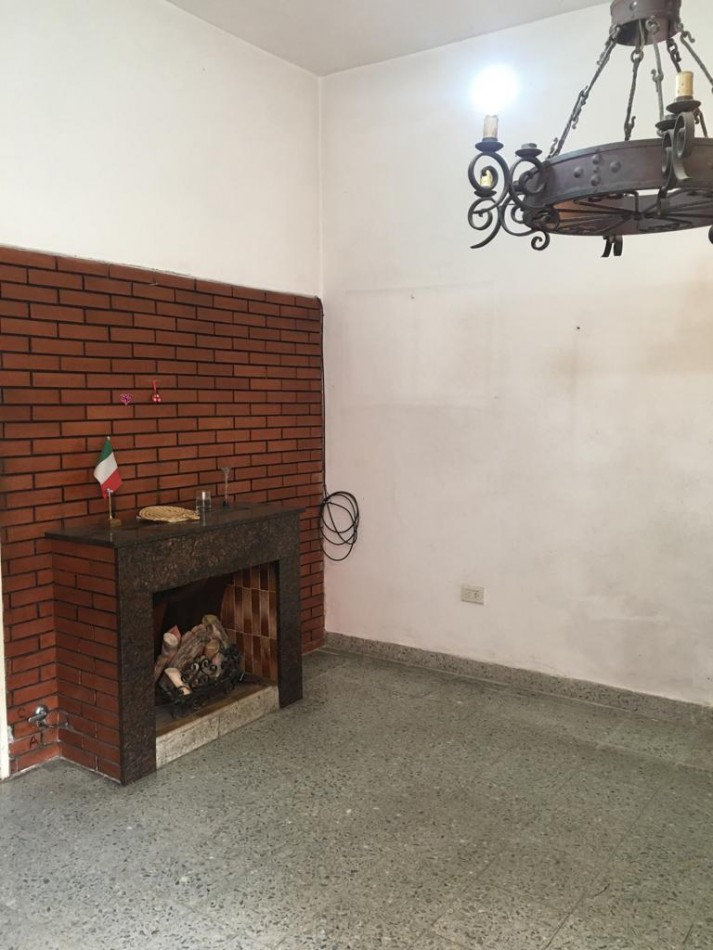 AMPLIA CASA CON DOBLE GARAGE + DPTO 2AMB. C/PATIO + MONO AMBIENTE EN PLANTA ALTA