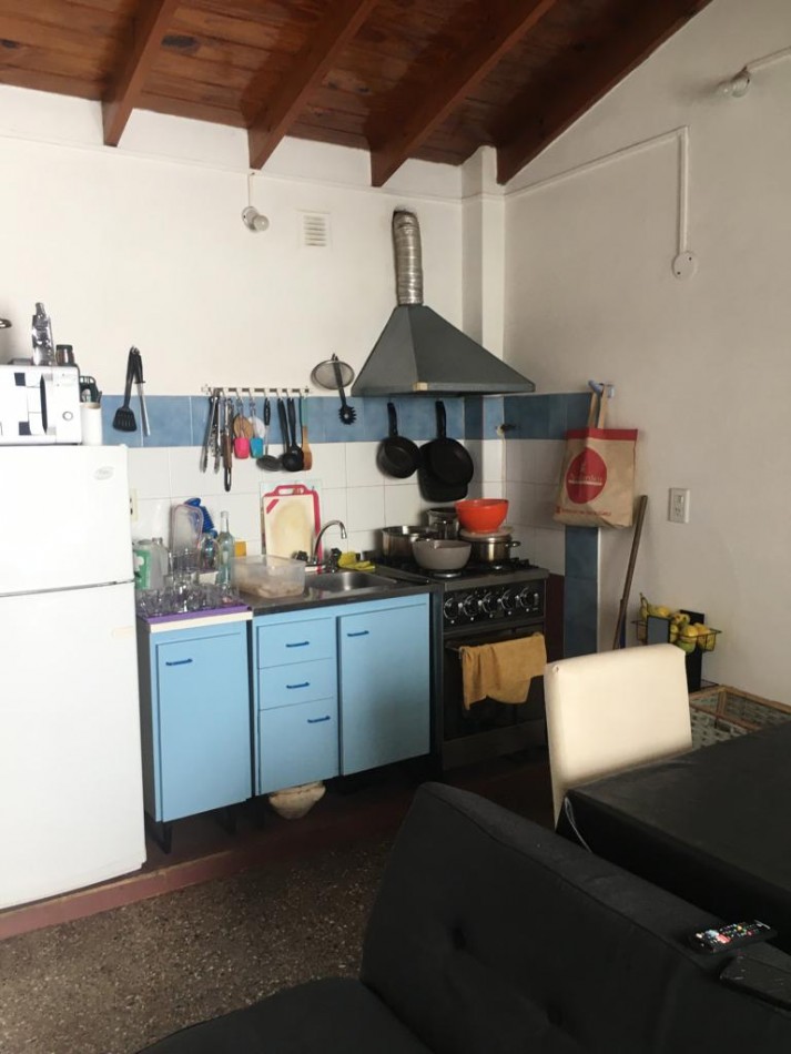 AMPLIA CASA CON DOBLE GARAGE + DPTO 2AMB. C/PATIO + MONO AMBIENTE EN PLANTA ALTA