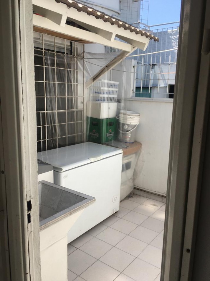AMPLIA CASA CON DOBLE GARAGE + DPTO 2AMB. C/PATIO + MONO AMBIENTE EN PLANTA ALTA