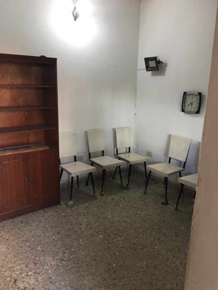 AMPLIA CASA CON DOBLE GARAGE + DPTO 2AMB. C/PATIO + MONO AMBIENTE EN PLANTA ALTA