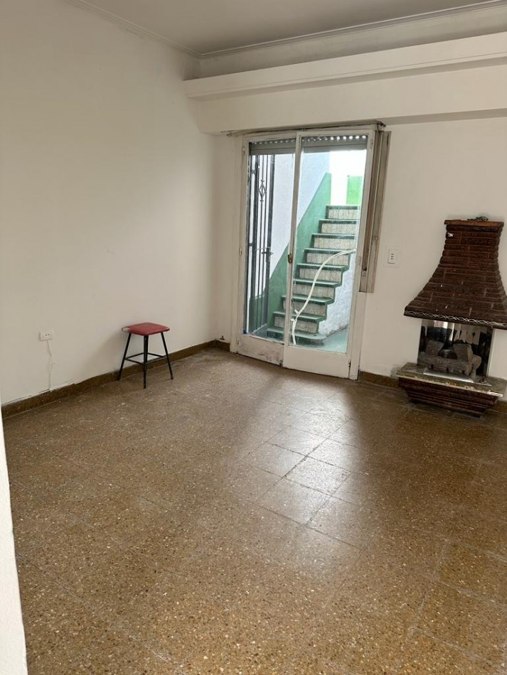 AMPLIO PH 3 AMBIENTES DE 96 METROS TOTALES C/TERRAZA y PEQUENO PATIO - BOLIVIA 2150 - LANUS OESTE
