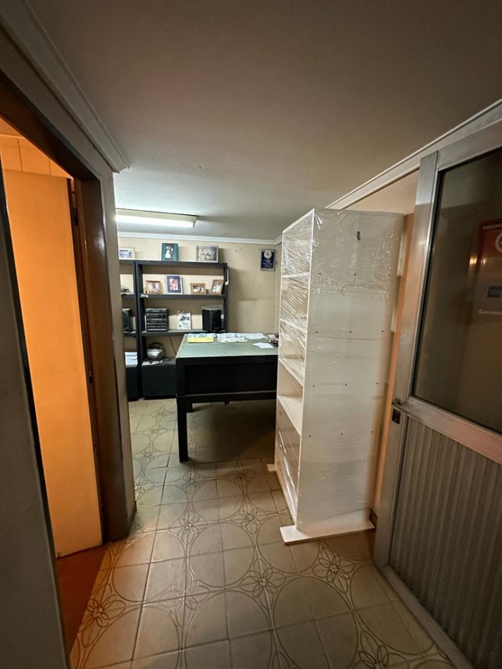 GALPON EN VENTA y/o ALQUILER - 8,66 x 37 mtrs aprox - CRISOGOLO LARRALDE AL 900 - FRENTE AL SHOPPING DE AVELLANEDA 