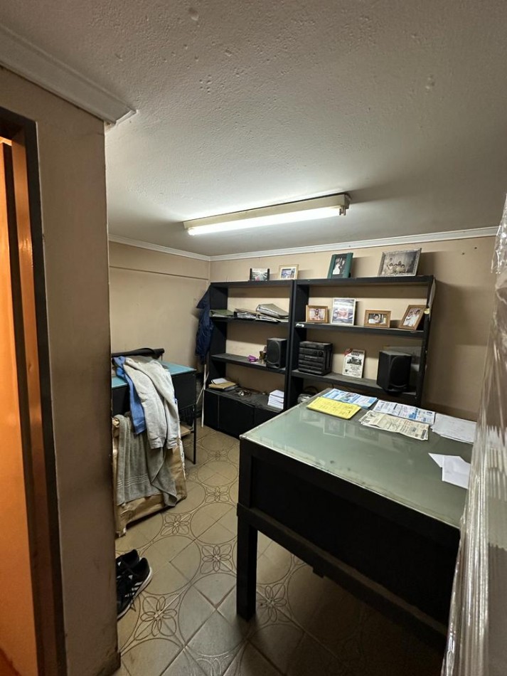 GALPON EN VENTA y/o ALQUILER - 8,66 x 37 mtrs aprox - CRISOGOLO LARRALDE AL 900 - FRENTE AL SHOPPING DE AVELLANEDA 