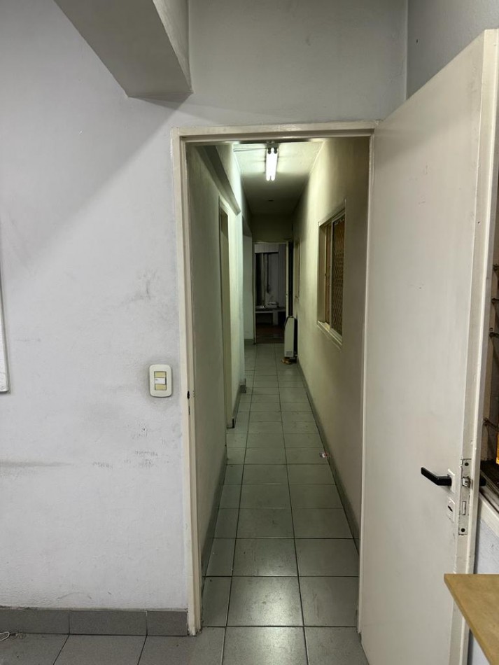 GALPON EN ALQUILER C/OFICINAS - Av. Rivadavia al 900 - Valentin Alsina