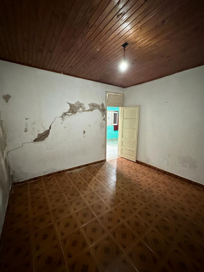 PH INTERNO 3 AMB. A RECICLAR 100% - Av. INTENDENTE QUINDIMIL y SANTIAGO DEL ESTERO.