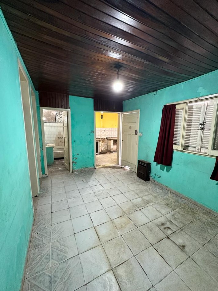 PH INTERNO 3 AMB. A RECICLAR 100% - Av. INTENDENTE QUINDIMIL y SANTIAGO DEL ESTERO.
