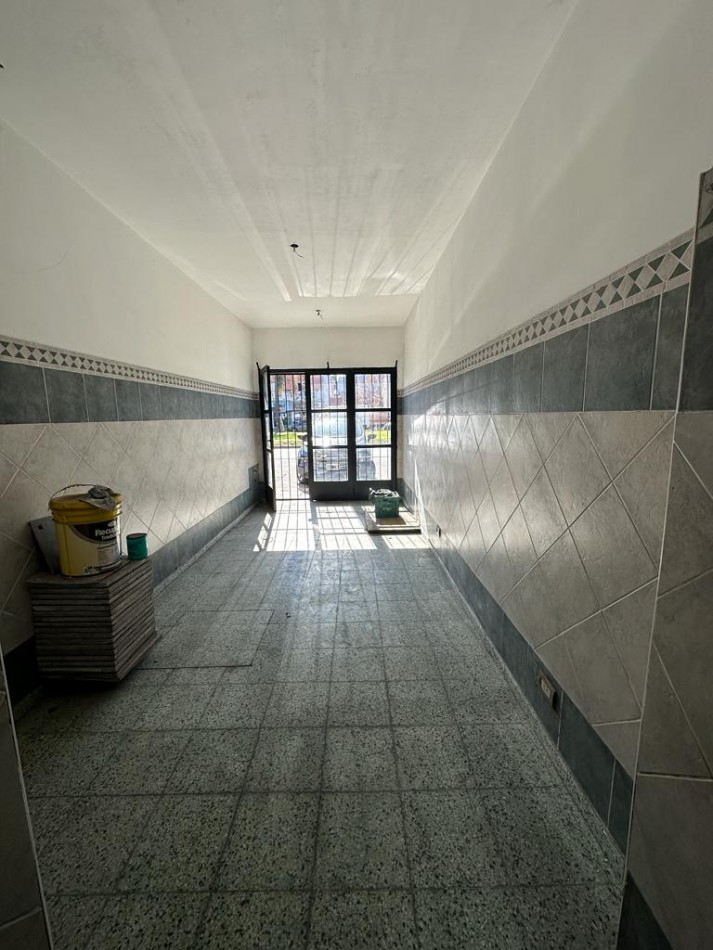 ALQUILER AMPLIO LOCAL DIVISIBLE CON VIVIENDA S/Av. REMEDIOS DE ESCALADA al 2000