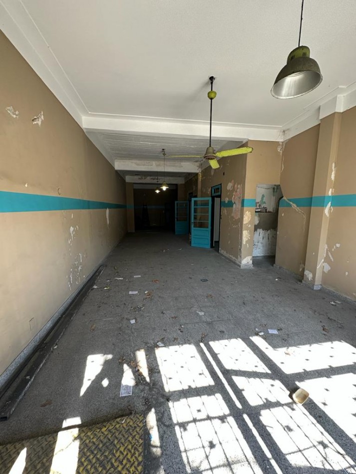 ALQUILER AMPLIO LOCAL DIVISIBLE CON VIVIENDA S/Av. REMEDIOS DE ESCALADA al 2000