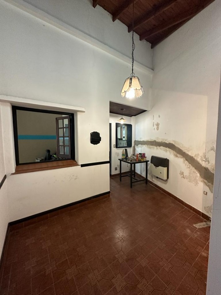 ALQUILER AMPLIO LOCAL DIVISIBLE CON VIVIENDA S/Av. REMEDIOS DE ESCALADA al 2000