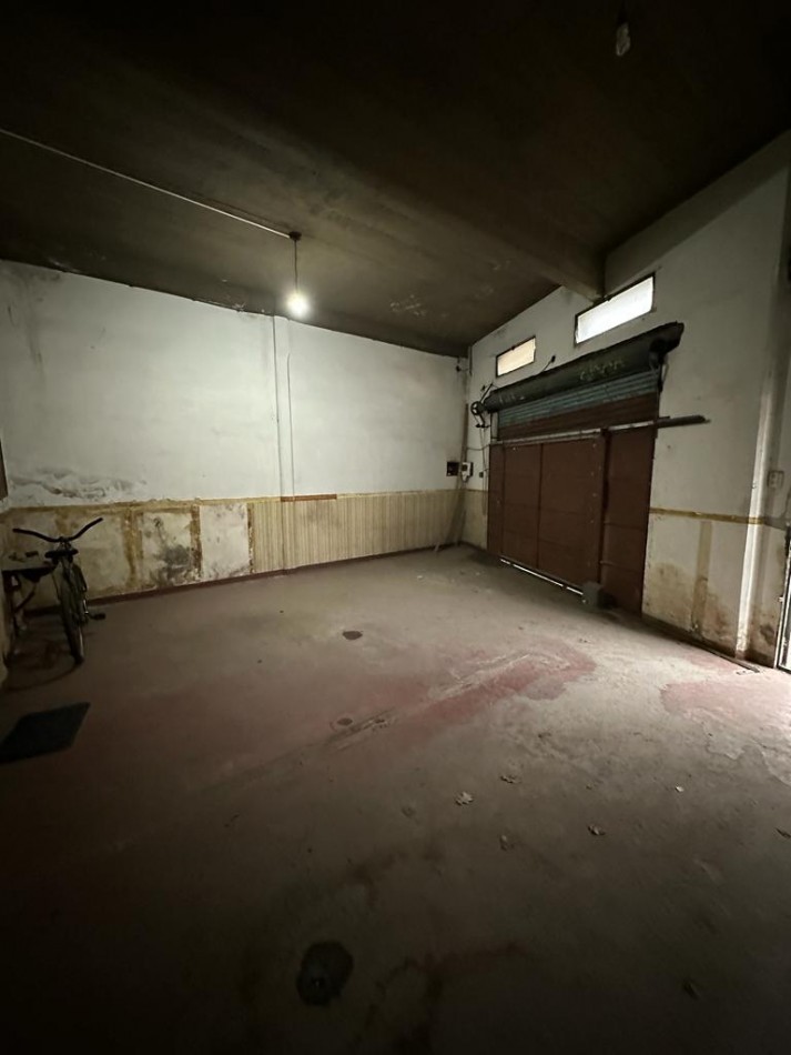 CASA CON LOCAL S/LOTE 8.66 x 44 metros - Av. Hipolito Yrigoyen 15000 - Burzaco