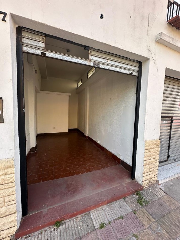 LOCAL COMERCIAL EN ALQUILER - Cjal HECTOR NOYA AL 1591 - (A mtrs DE AV. INTENDENTE QUINDIMIL)