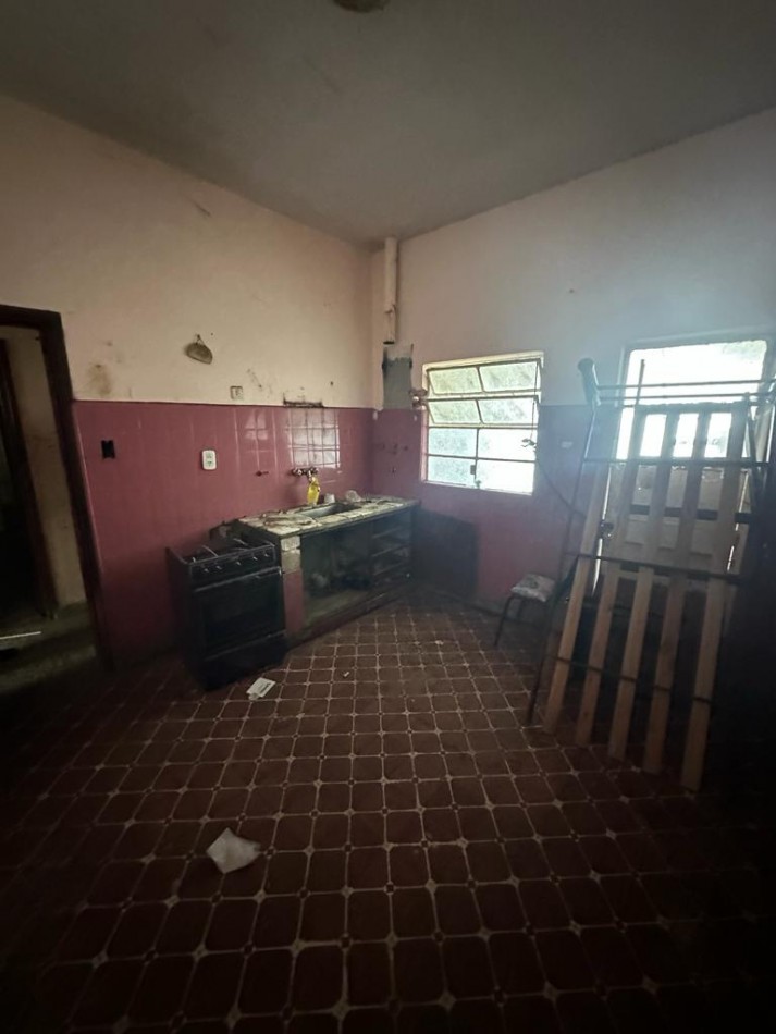 CASA A REFACCIONAR EN ESQUINA SOBRE LOTE PROPIO DE 240 MTRS  - GRAL ALLARIAS esq. SANTA FILOMENA - BARRIO SANTA CATALINA - LOMAS DE ZAMORA