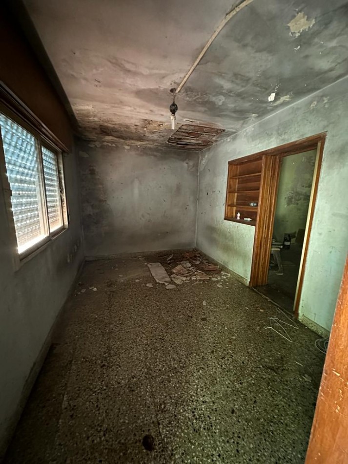 CASA A REFACCIONAR EN ESQUINA SOBRE LOTE PROPIO DE 240 MTRS  - GRAL ALLARIAS esq. SANTA FILOMENA - BARRIO SANTA CATALINA - LOMAS DE ZAMORA
