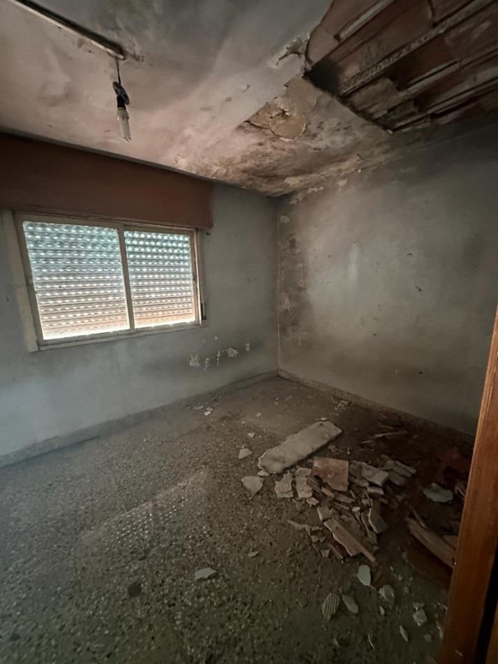 CASA A REFACCIONAR EN ESQUINA SOBRE LOTE PROPIO DE 240 MTRS  - GRAL ALLARIAS esq. SANTA FILOMENA - BARRIO SANTA CATALINA - LOMAS DE ZAMORA