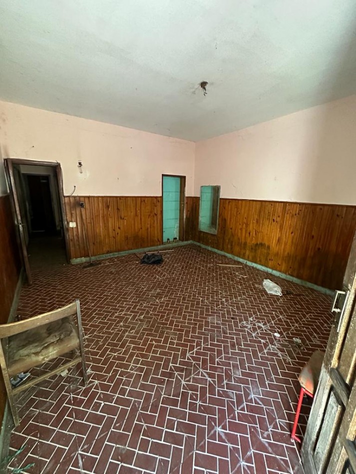 CASA A REFACCIONAR EN ESQUINA SOBRE LOTE PROPIO DE 240 MTRS  - GRAL ALLARIAS esq. SANTA FILOMENA - BARRIO SANTA CATALINA - LOMAS DE ZAMORA