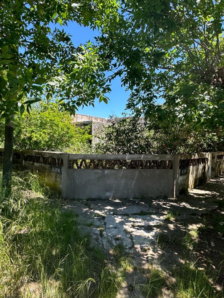 CASA A REFACCIONAR EN ESQUINA SOBRE LOTE PROPIO DE 240 MTRS  - GRAL ALLARIAS esq. SANTA FILOMENA - BARRIO SANTA CATALINA - LOMAS DE ZAMORA