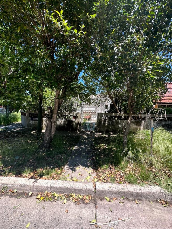 CASA A REFACCIONAR EN ESQUINA SOBRE LOTE PROPIO DE 240 MTRS  - GRAL ALLARIAS esq. SANTA FILOMENA - BARRIO SANTA CATALINA - LOMAS DE ZAMORA