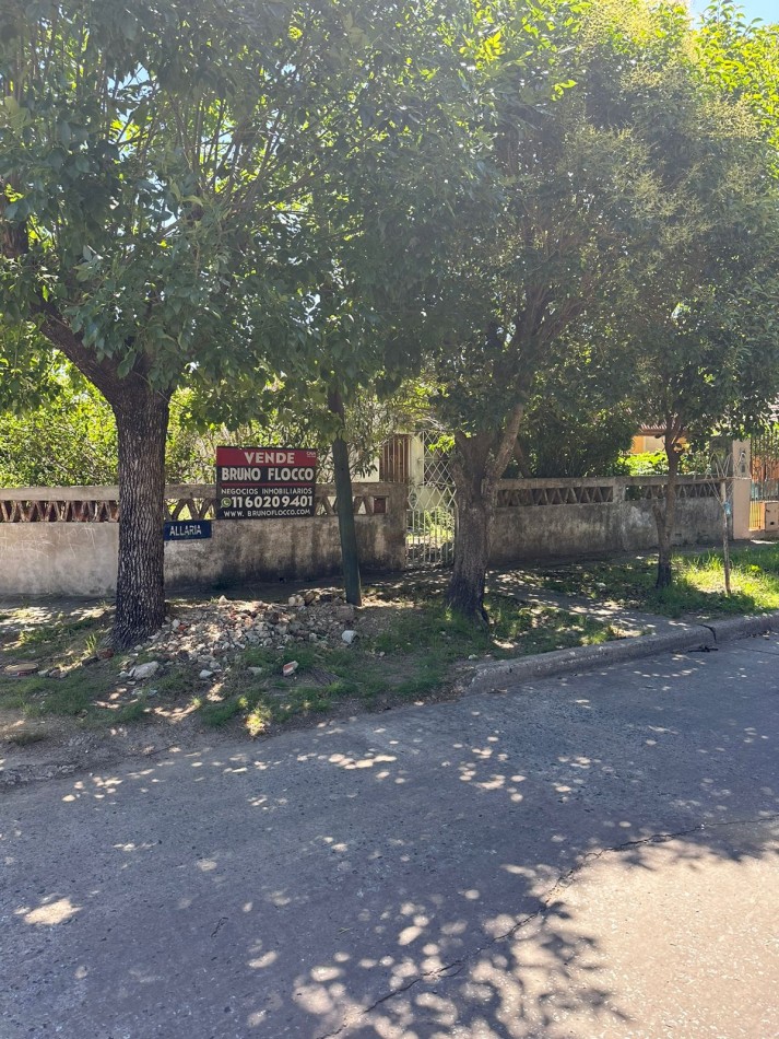 CASA A REFACCIONAR EN ESQUINA SOBRE LOTE PROPIO DE 240 MTRS  - GRAL ALLARIAS esq. SANTA FILOMENA - BARRIO SANTA CATALINA - LOMAS DE ZAMORA