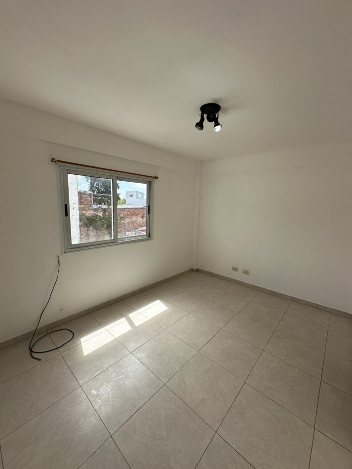 DPTO TIPO DUPLEX 2 AMBIENTES EN ALQUILER - CORDOBA AL 900 - LANUS ESTE