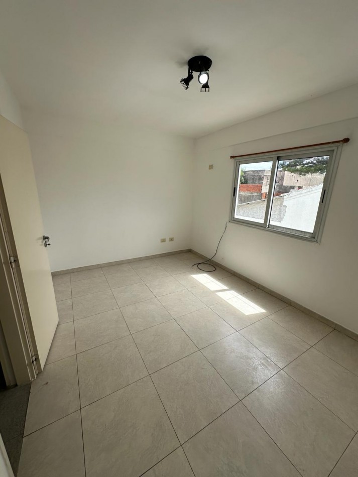 DPTO TIPO DUPLEX 2 AMBIENTES EN ALQUILER - CORDOBA AL 900 - LANUS ESTE