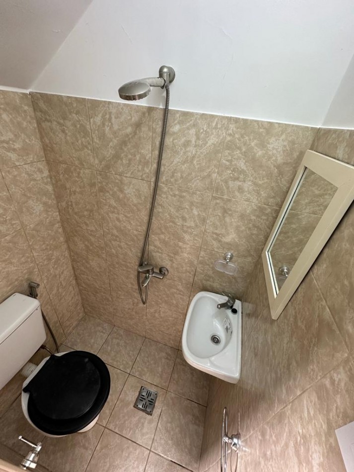 Dpto INTERNO DE UN AMB. y MEDIO C/PATIO - MORENO 2300 - (ZONA COTO AV. RIVADAVIA) 