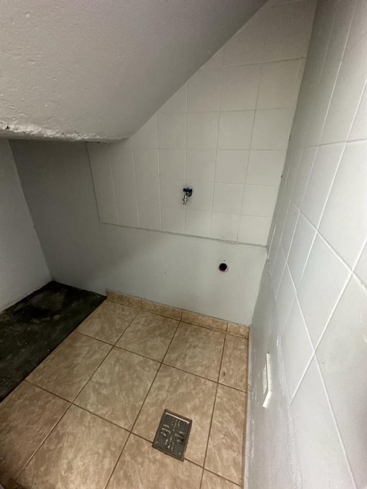 Dpto INTERNO DE UN AMB. y MEDIO C/PATIO - MORENO 2300 - (ZONA COTO AV. RIVADAVIA) 