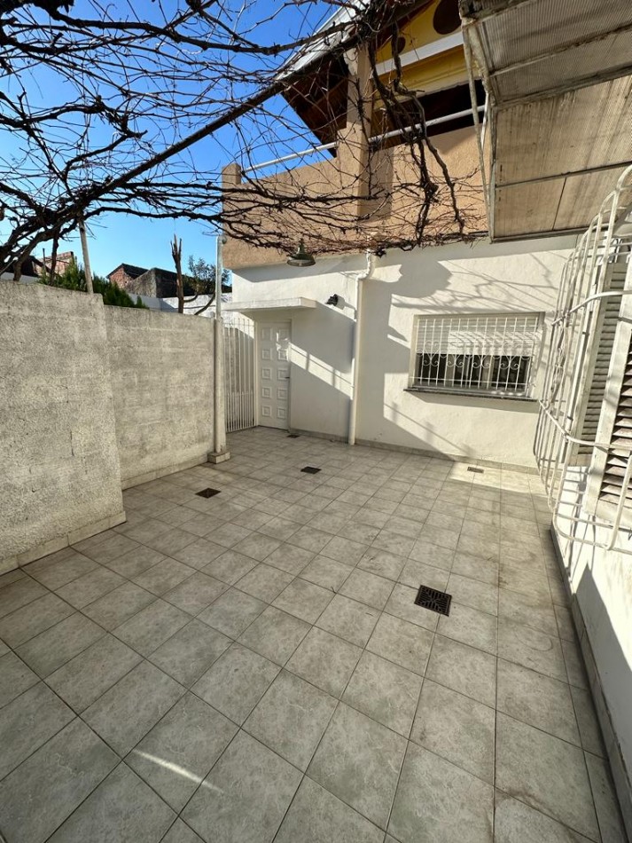 Dpto INTERNO DE UN AMB. y MEDIO C/PATIO - MORENO 2300 - (ZONA COTO AV. RIVADAVIA) 
