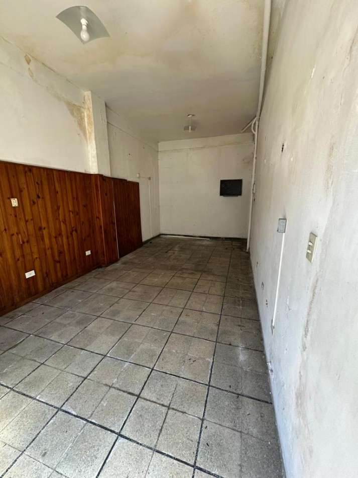 LOCAL EN ALQUILER - URIARTE Y ACEVEDO - BANFIELD