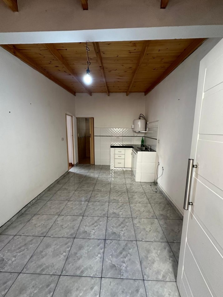 PH EN ALQUILER 2 Amb- y 1/2, CON AMPLIO FONDO LIBRE - NO ABONA EXPENSAS¡¡¡ - JUJUY 1600