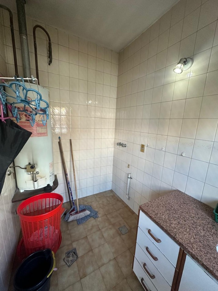 ESPECTACULAR CHALET 5 AMBIENTES CON PARQUE Y COCHERA/QUINCHO EN ALQUILER - CNEL. SEGUI 1000 - LANUS OESTE