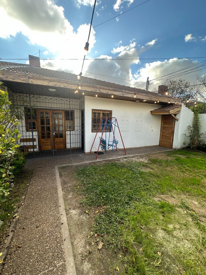 ESPECTACULAR CHALET 5 AMBIENTES CON PARQUE Y COCHERA/QUINCHO EN ALQUILER - CNEL. SEGUI 1000 - LANUS OESTE