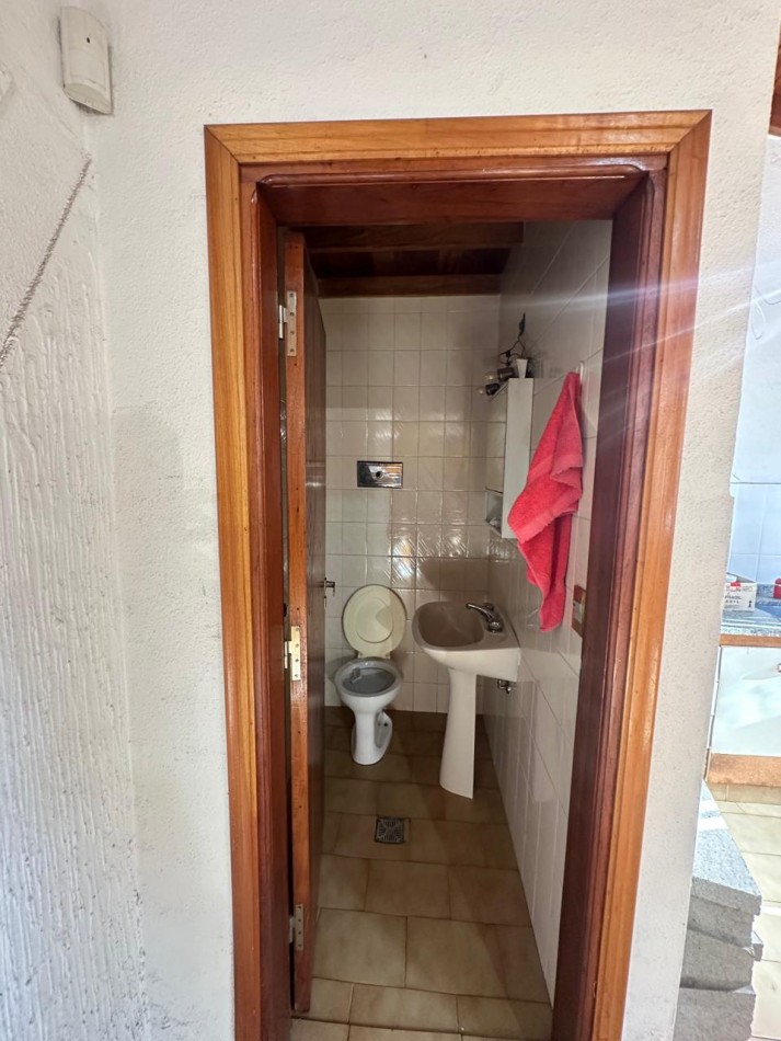 ESPECTACULAR CHALET 5 AMBIENTES CON PARQUE Y COCHERA/QUINCHO EN ALQUILER - CNEL. SEGUI 1000 - LANUS OESTE