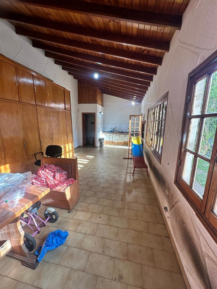 ESPECTACULAR CHALET 5 AMBIENTES CON PARQUE Y COCHERA/QUINCHO EN ALQUILER - CNEL. SEGUI 1000 - LANUS OESTE