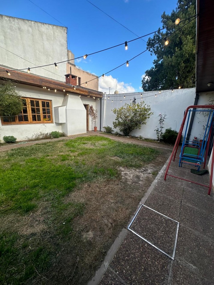 ESPECTACULAR CHALET 5 AMBIENTES CON PARQUE Y COCHERA/QUINCHO EN ALQUILER - CNEL. SEGUI 1000 - LANUS OESTE