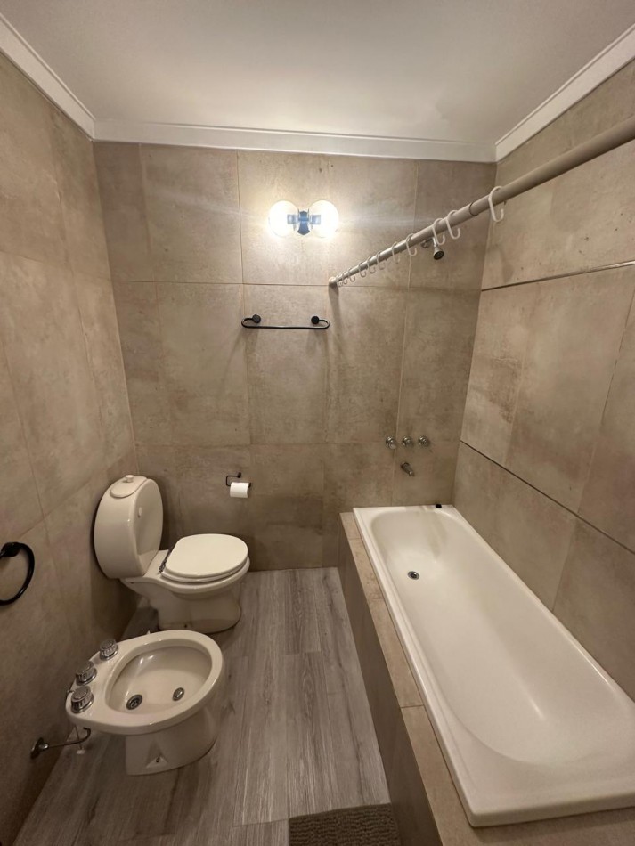 ESPECTACULAR CHALET 5 AMBIENTES CON PARQUE Y COCHERA/QUINCHO EN ALQUILER - CNEL. SEGUI 1000 - LANUS OESTE