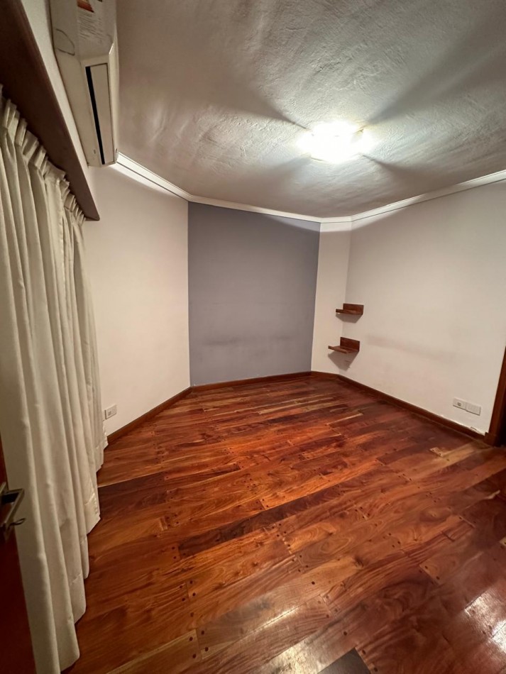 ESPECTACULAR CHALET 5 AMBIENTES CON PARQUE Y COCHERA/QUINCHO EN ALQUILER - CNEL. SEGUI 1000 - LANUS OESTE
