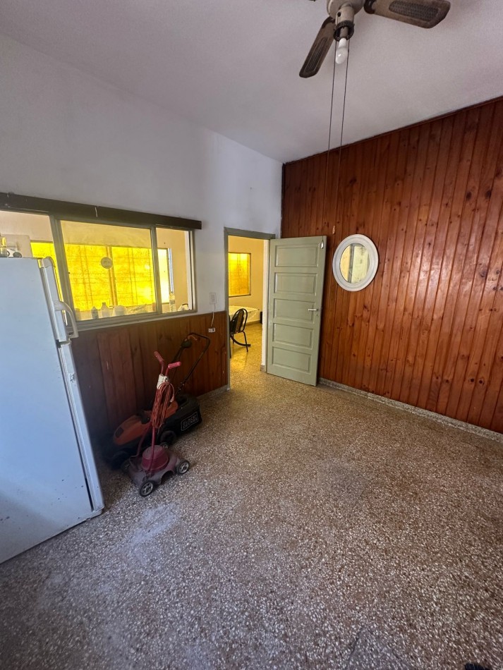 CASA DE 3 AMB. C/COCHERA, PILETA Y FONDO LIBRE - ANDES AL 900 - TEMPERLEY 